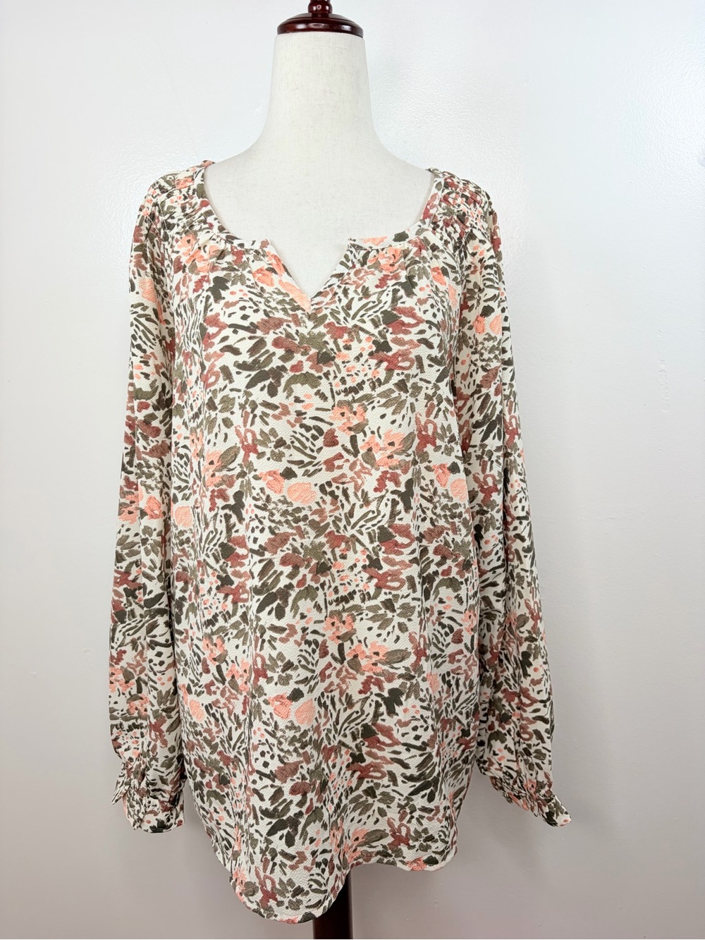 Jessica Simpson Abstract Print Top - Picture 2 of 7